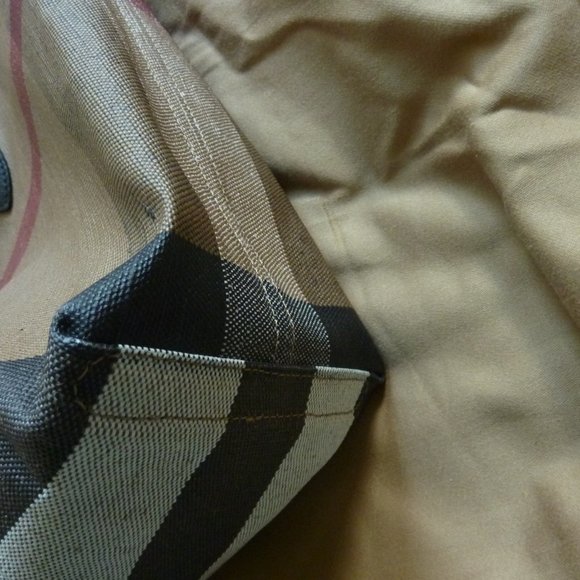 BURBERRY Medium Doodle Canvas Logo Tote Bag - Picture 12 of 15